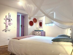 2 habitaciones, tabla de planchar con plancha, wifi y ropa de cama 