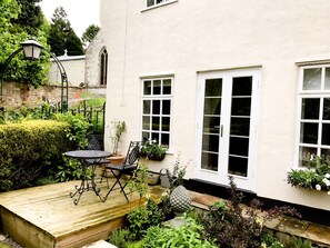 屋外ダイニングエリア