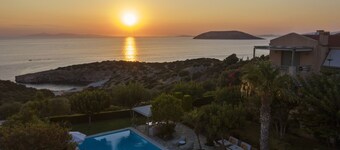 Villa for Your Dream Family Holidays in the Outskirts of Athens
