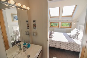 4 bedrooms, iron/ironing board, travel crib, free WiFi