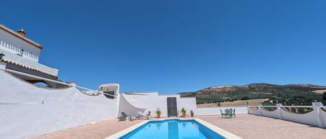 Outdoor pool, sun loungers
