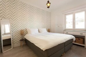 2 habitaciones, insonorización y tabla de planchar con plancha 