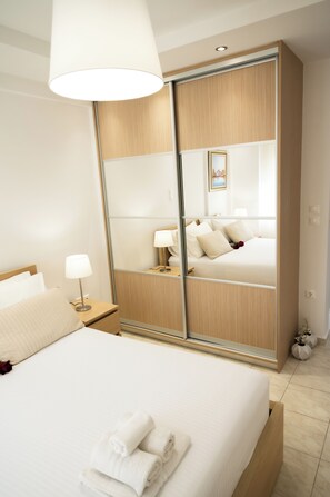 3 bedrooms, in-room safe, desk, soundproofing