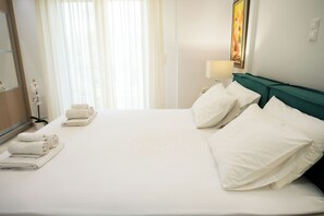 3 bedrooms, in-room safe, desk, soundproofing - Keratea Luxury Villa - Athens Airport (Lavreotiki)