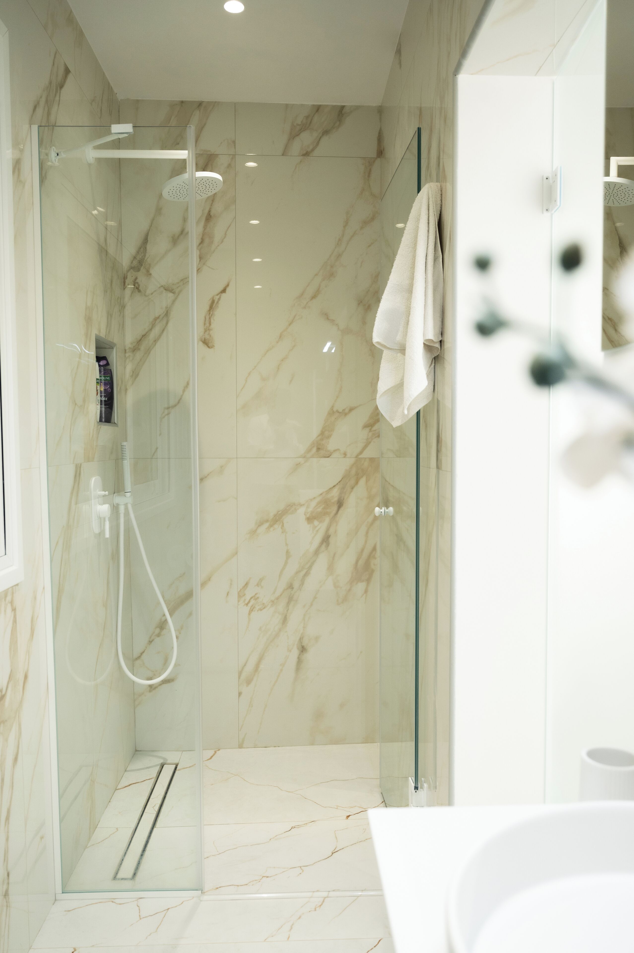 Kostenlose Toilettenartikel, Haartrockner, Handtücher