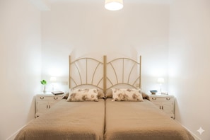 4 chambres, fer et planche à repasser, accès au Wi-Fi (inclus)