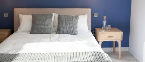 4 bedrooms, desk, iron/ironing board, travel cot