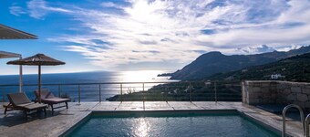 Pyrgos3 Incredible sea view,Private pool, Tavern