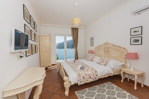 5 bedrooms, in-room safe, iron/ironing board, free WiFi