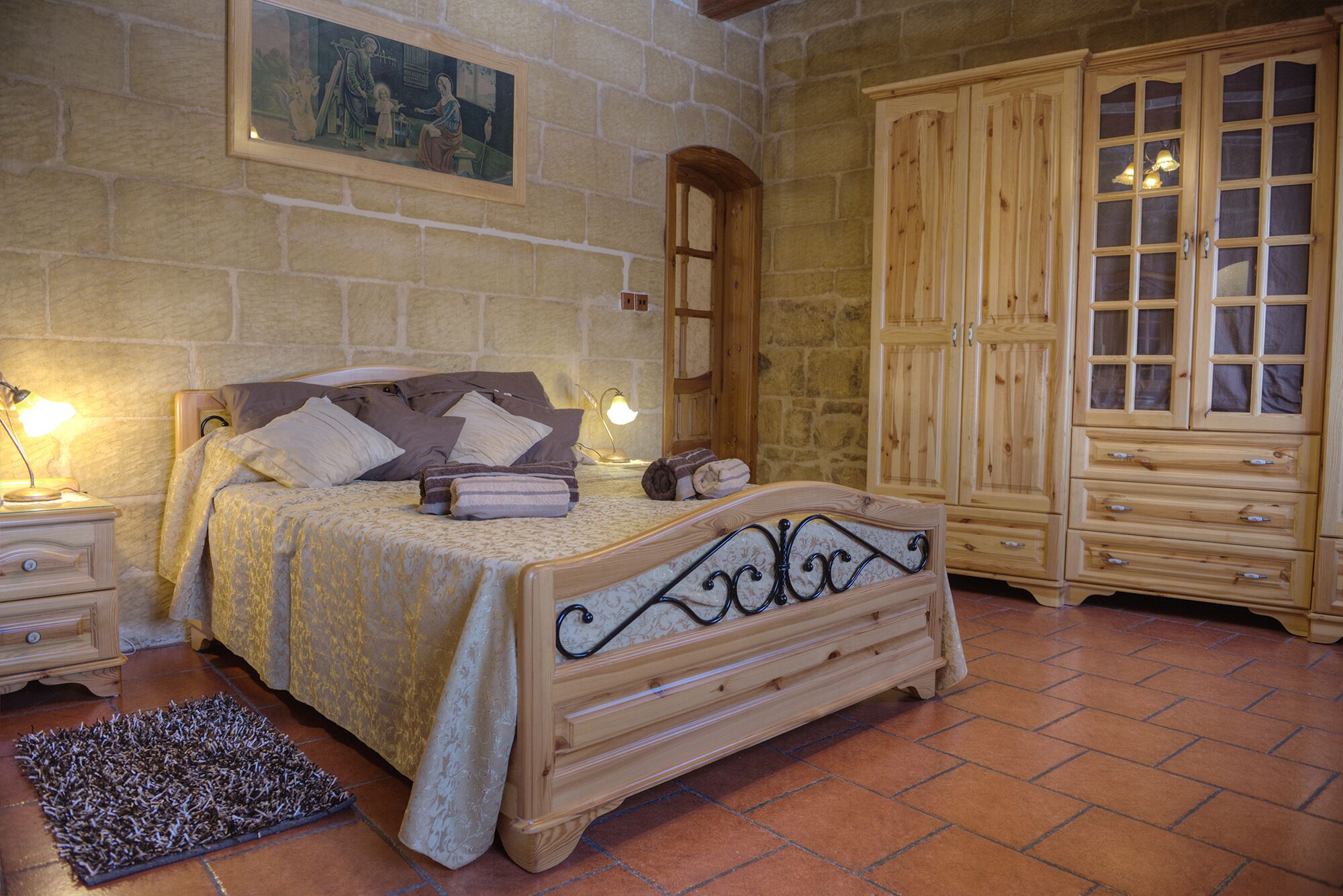 3 bedrooms, iron/ironing board, WiFi, bed sheets