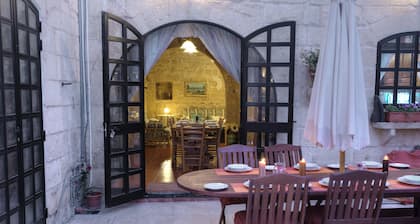 Id-Dwejra House of Character with Privite Pool, swim Jet and Jaccuzzi