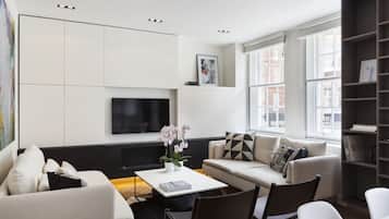 Smart TV, DVD player, books, stereo