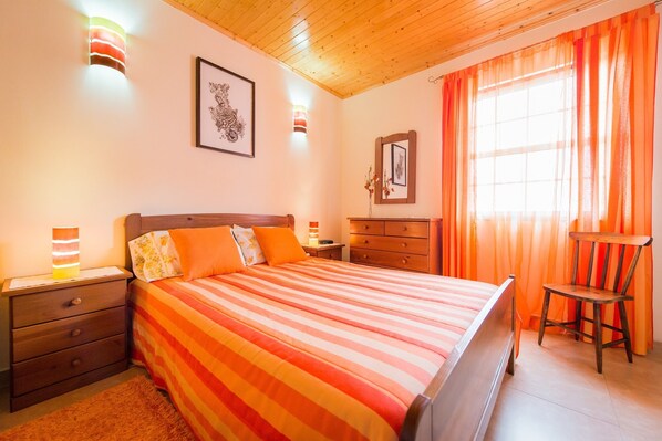 2 Schlafzimmer, Schreibtisch, Bügeleisen/Bügelbrett, kostenloses WLAN