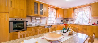 Adega Pedra do Lagar holiday home, next to the sea and mountains, family friendly