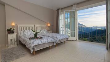 9 chambres, bureau, chambres insonorisées, fer et planche à repasser