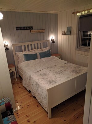 2 quartos, berço de viagem, Wi-Fi de cortesia, roupa de cama