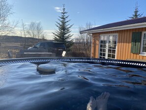Outdoor spa tub - Cosy retreat with Hot Tub & Aurora Views (Hella)