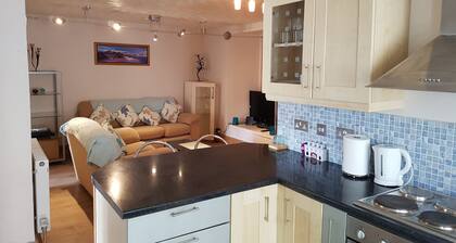 Modern with Terrace / town views, 2 mins to Town Centre, 5 mins to Harbour