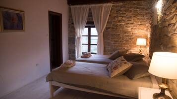 7 bedrooms, in-room safe, desk, iron/ironing board