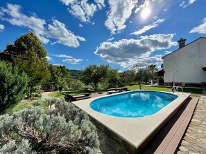 Piscina all'aperto, una piscina riscaldata