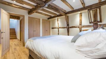 1 bedroom, Egyptian cotton sheets, soundproofing, iron/ironing board