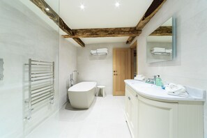 Combined shower/bathtub, hair dryer, slippers, towels