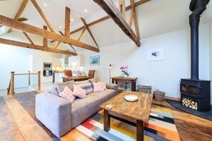 Smart TV, fireplace, Netflix, books - The Stables and Hayloft, a luxury romantic country holiday home (Ledbury)
