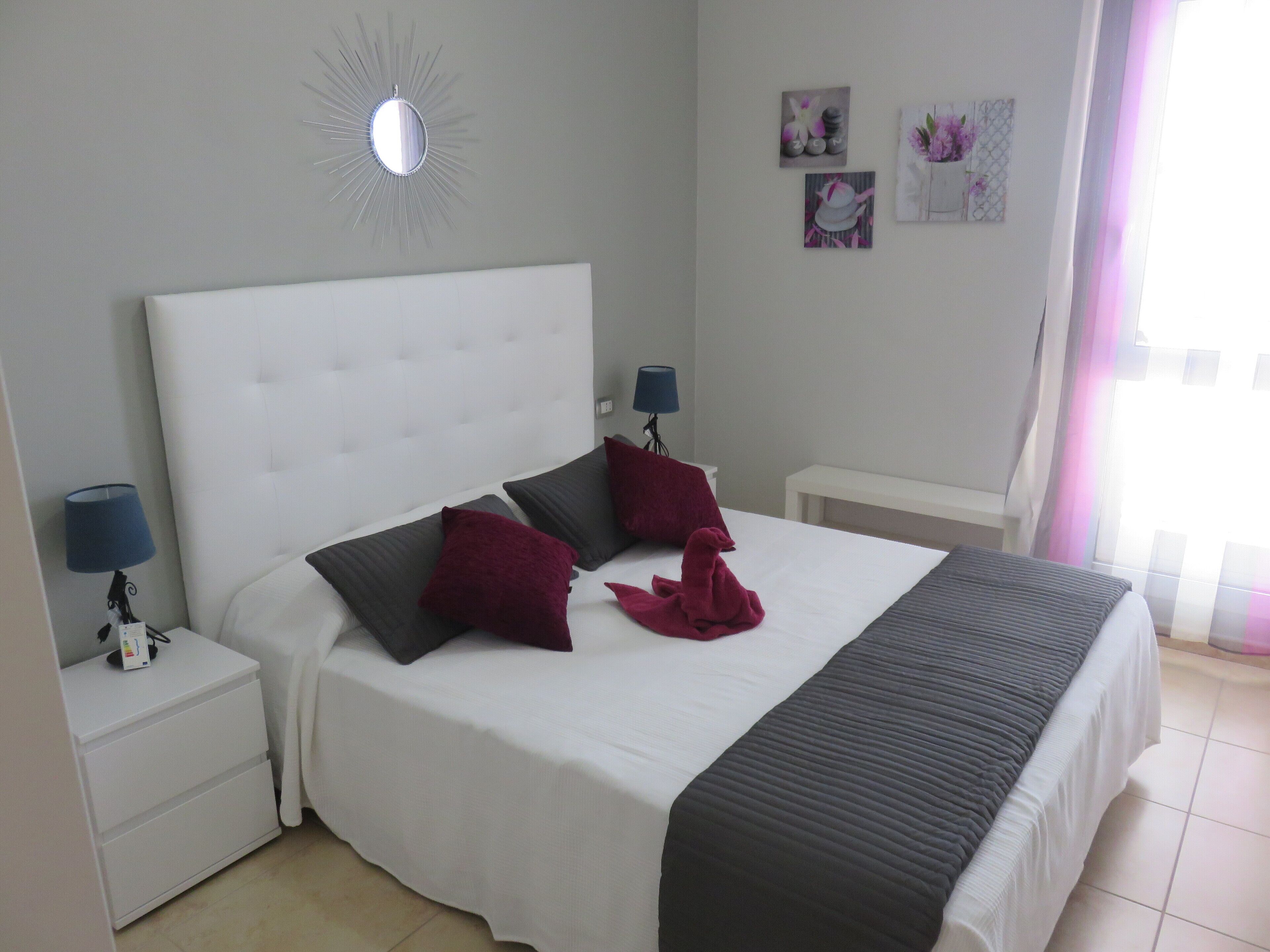 2 عدّة غرف نوم ومكواة/لوح كي وواي فاي وملاءات أسرّة