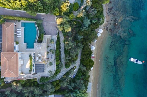 Goldie 5-Bedroom Beachfront Villa Skiathos