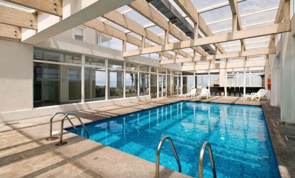 Piscine couverte, piscine extérieure