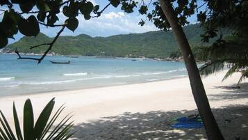 Beach nearby, sun loungers