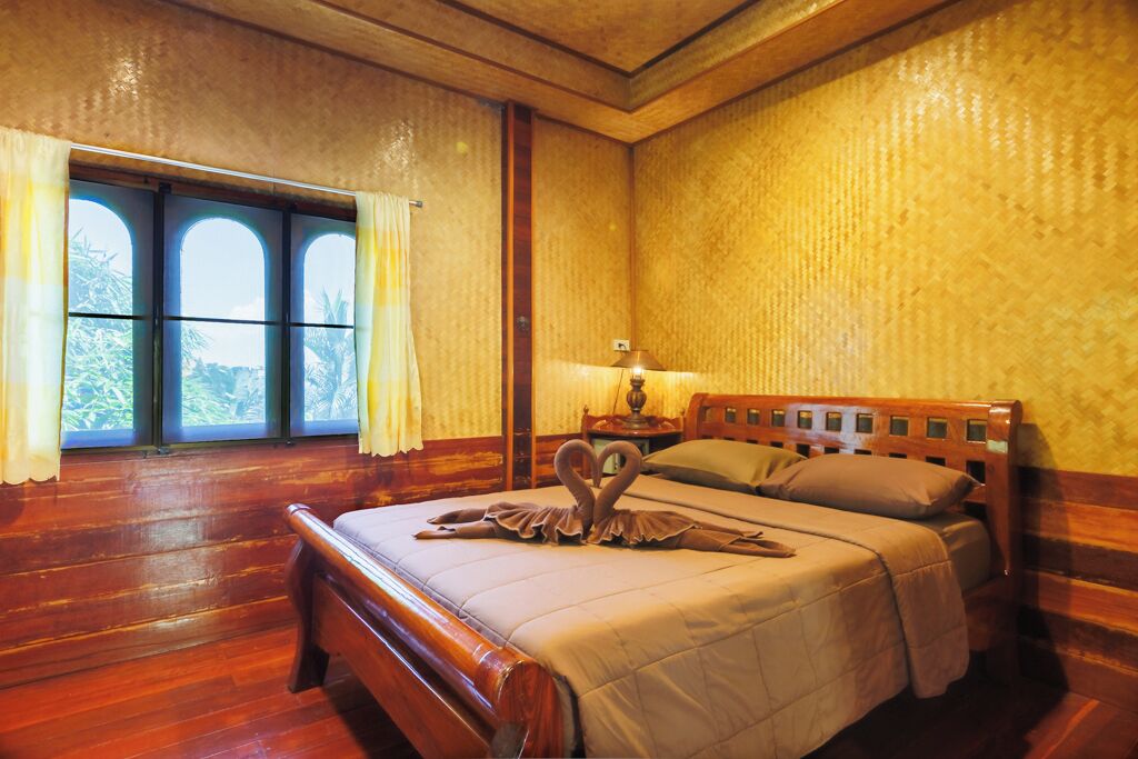 2 chambres, coffres-forts dans les chambres, lit parapluie