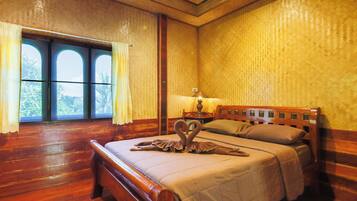 2 chambres, coffres-forts dans les chambres, lit parapluie