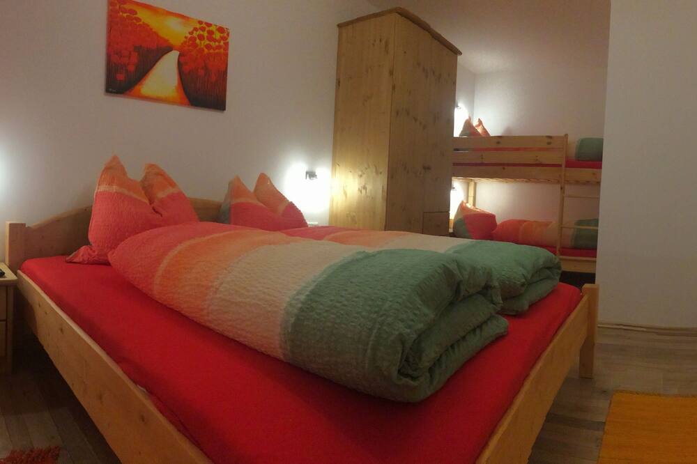 NEW Cozy, modern apartment with garden at the foot of the Lienz Dolomites