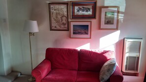 Smart TV, fireplace, DVD player, books - Cosy Cottage in the Beautiful Derbyshire Dales, Peak District (Winster)
