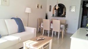 Smart TV, fireplace, DVD player, books - Townhouse Marbella - Sea Views - walking distance to the beach - cosy & homely 1 (Marbella)