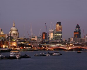 Exterior - 2min from Tube: spacious modern bright flat, 24h check-in, near St Paul's (London)
