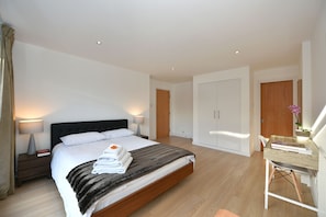 2 habitaciones, tabla de planchar con plancha, cuna de viaje y wifi