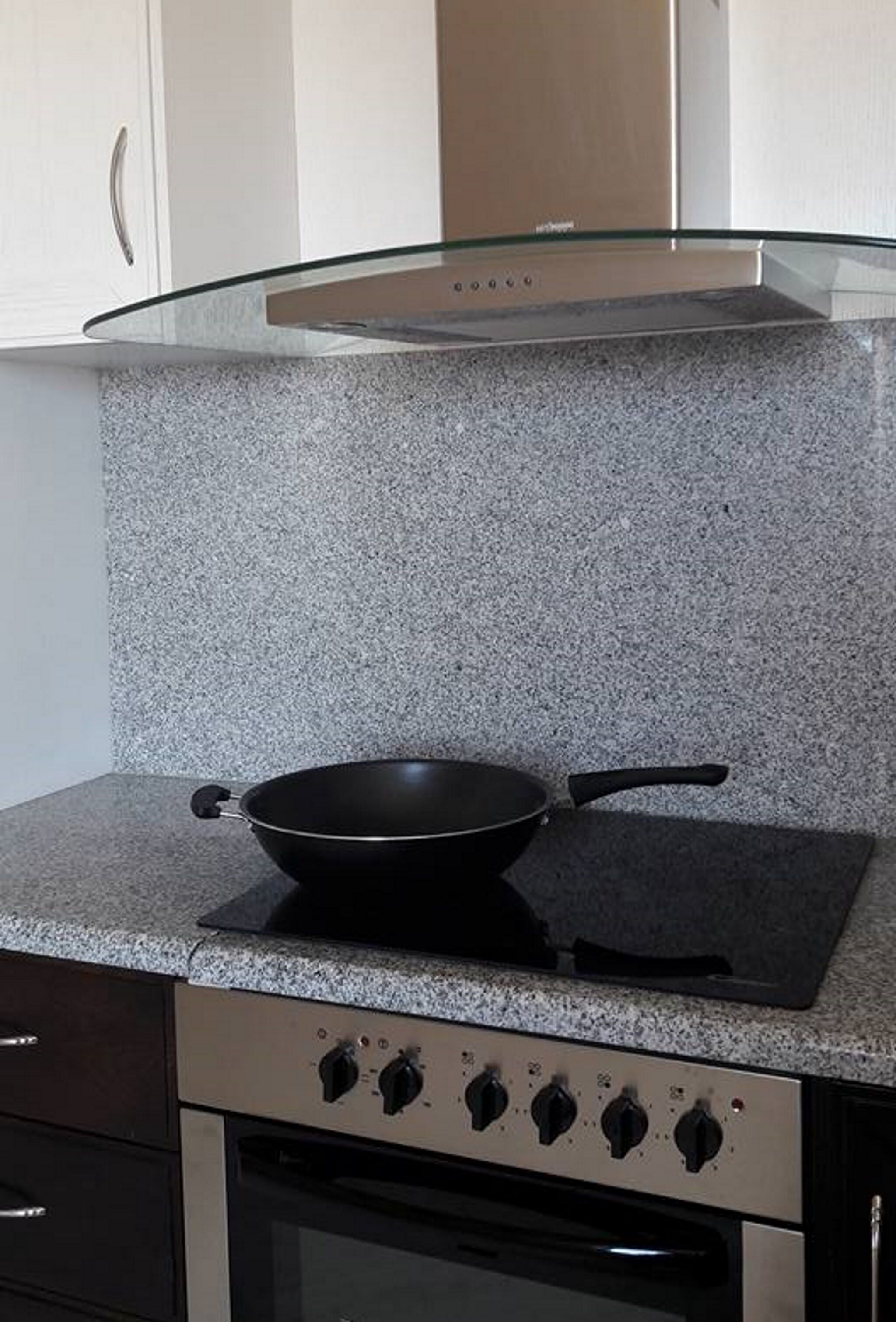 Kühlschrank, Ofen, Herdplatte, Geschirrspüler