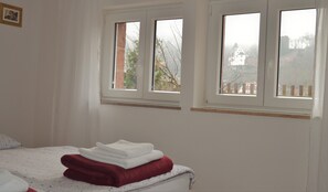 1 bedroom, desk, free WiFi, bed sheets