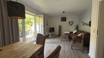 TV connectée, livres, chaßne hi-fi