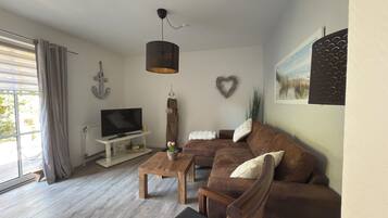 Smart-TV, Bücher, Stereoanlage