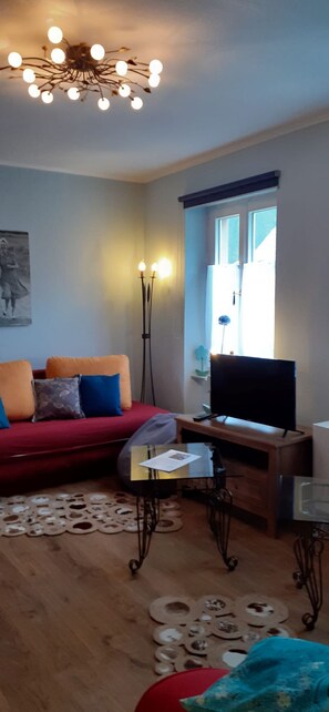 TV, caminetto