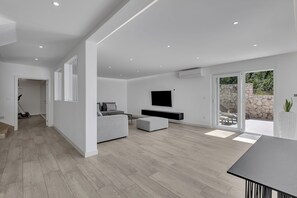 Smart TV - Villa Prestige in Bast (Baska Voda)