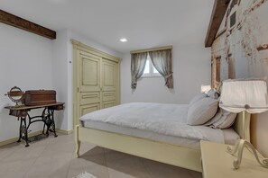 5 bedrooms, in-room safe, iron/ironing board, WiFi - Villa Prestige in Bast (Baska Voda)