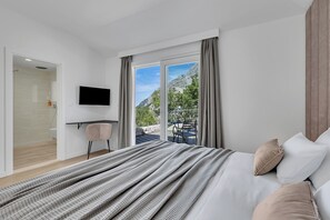 5 bedrooms, in-room safe, iron/ironing board, WiFi - Villa Prestige in Bast (Baska Voda)