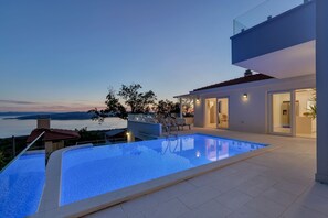 A heated pool - Villa Prestige in Bast (Baska Voda)