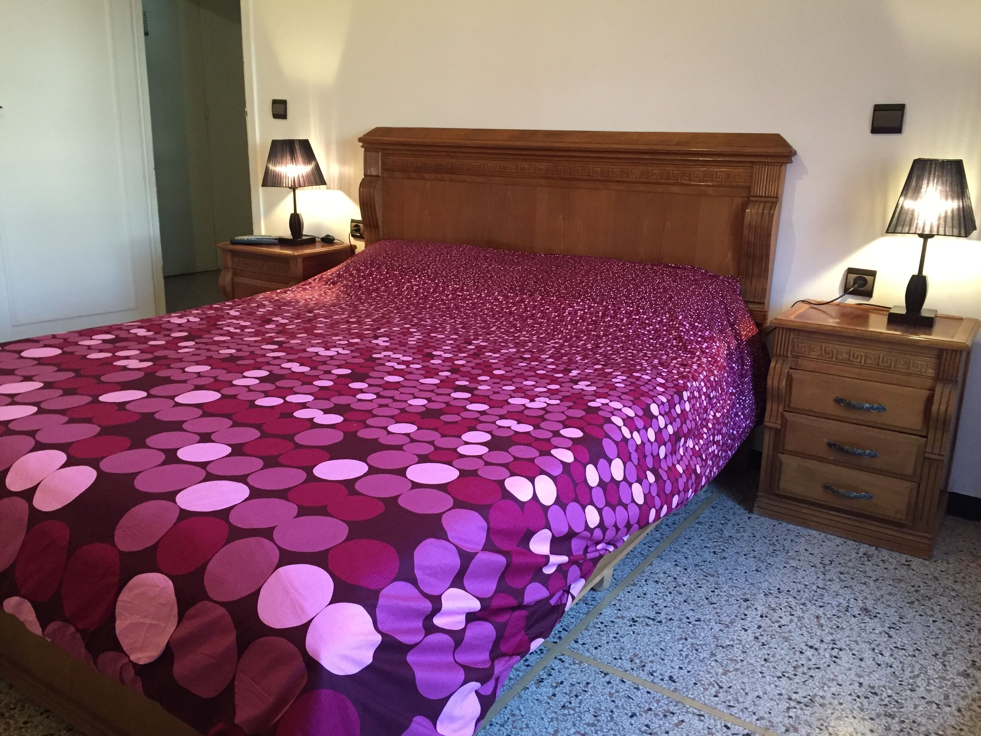 2 室のベッドルーム、WiFi