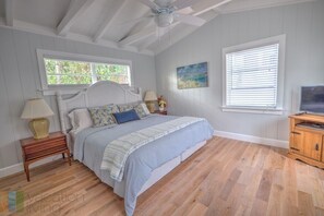 3 bedrooms, iron/ironing board, free WiFi, bed sheets - Beachy Perfection - Walk to Atlantic Ave. (Delray Beach)