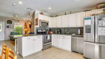 KylskÄp, mikrovÄgsugn, ugn och spishÀll